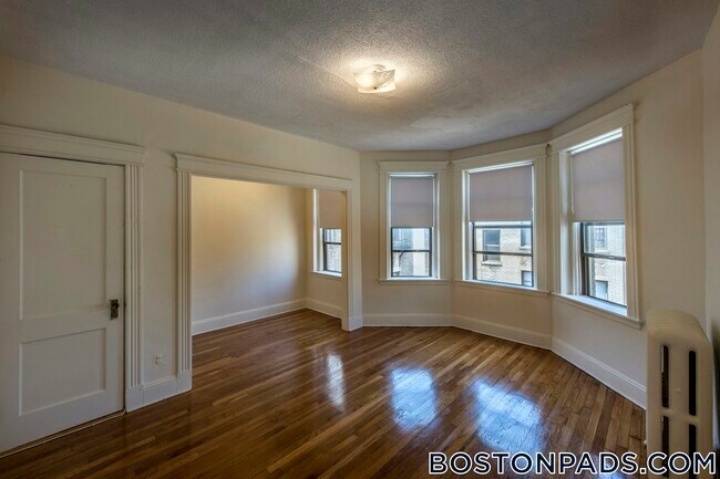 1156 Commonwealth Ave, Unit 31 in Boston, MA - Building Photo - Building Photo