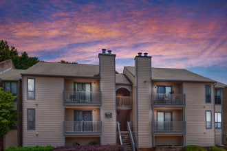 Pineville Place in Pineville, NC - Foto de edificio - Building Photo