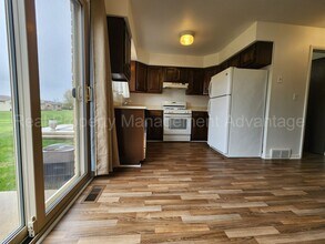 2385 Old Kent Rd W in Warren, MI - Building Photo - Building Photo