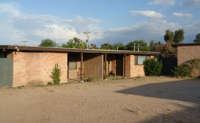 2226-2234 E Spring St in Tucson, AZ - Foto de edificio - Building Photo