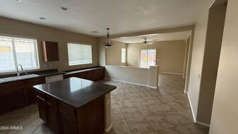 1289 E Cassia Ln in Gilbert, AZ - Foto de edificio - Building Photo