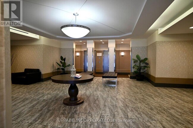 310 Central Park Dr in Ottawa, ON - Building Photo - Building Photo