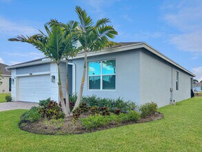 5989 SE Sky Blue Cir in Stuart, FL - Building Photo - Building Photo