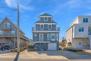 891 Dune Rd in Westhampton Beach, NY - Building Photo