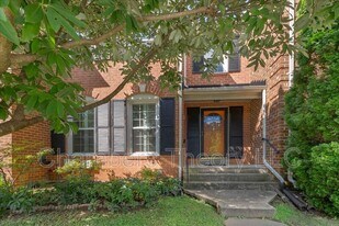 7252 Greentree Rd in Bethesda, MD - Building Photo