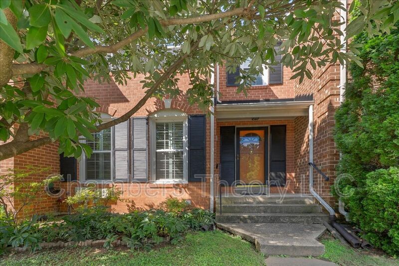 7252 Greentree Rd in Bethesda, MD - Building Photo