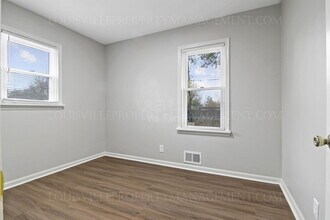 3107 Iris Way in Louisville, KY - Building Photo - Building Photo