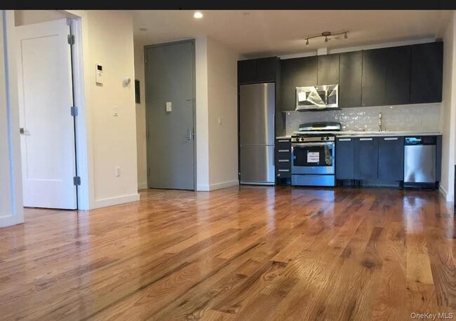 103 Varet St in Brooklyn, NY - Building Photo - Building Photo