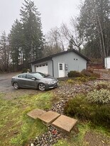 2745 SE Bloomfield Rd, Unit Garage apartment in Shelton, WA - Building Photo