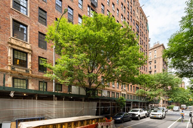 Devonshire House in New York, NY - Foto de edificio - Building Photo
