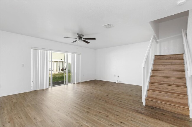 159 Hidden Court Rd in Hollywood, FL - Foto de edificio - Building Photo
