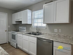 1902 Summer Hills Ln in Fort Walton Beach, FL - Building Photo - Building Photo