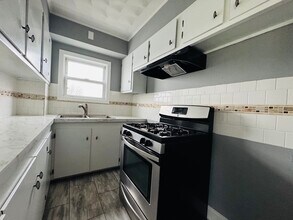 166 Bradford Ave in Fall River, MA - Building Photo - Building Photo