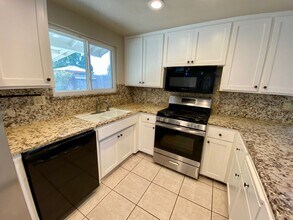 849 Ebbetts Ave in Manteca, CA - Building Photo - Building Photo