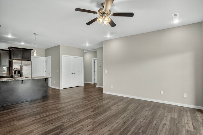 3189 W Reese in Springfield, MO - Foto de edificio - Building Photo