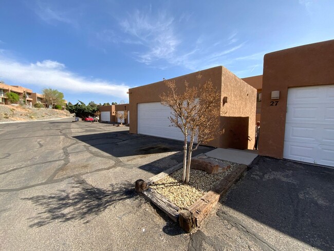 2700 Vista Grande Dr NW in Albuquerque, NM - Building Photo - Building Photo