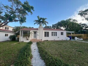 668 NE 72nd Terrace in Miami, FL - Building Photo - Building Photo