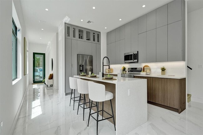 606 SW 7th Ave in Fort Lauderdale, FL - Building Photo - Building Photo