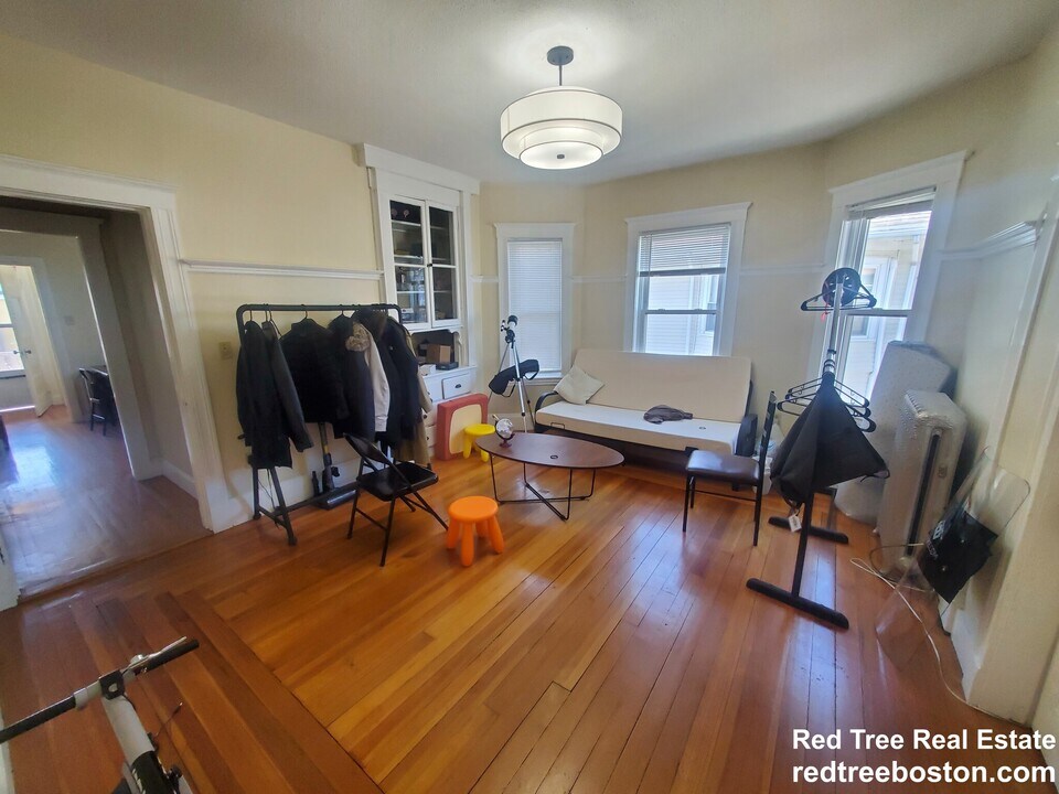 270 Harvard St, Unit 2 in Medford, MA - Foto de edificio