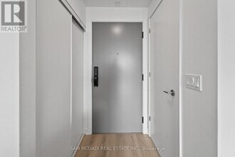 3079 Trafalgar Rd in Oakville, ON - Building Photo - Building Photo