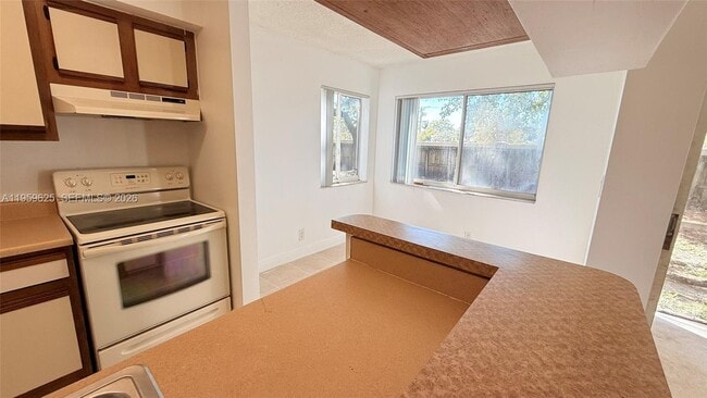 5612 Rock Island Rd in Tamarac, FL - Building Photo - Building Photo