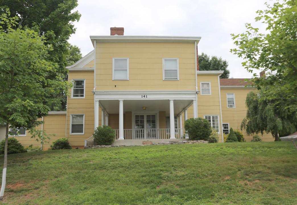 141 Howard Ave in South Bound Brook, NJ - Foto de edificio