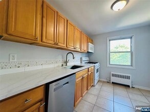 2330 Linwood Ave, Unit 5C in Fort Lee, NJ - Building Photo - Building Photo