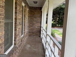 2625 Hickory Valley Dr in Snellville, GA - Building Photo - Building Photo