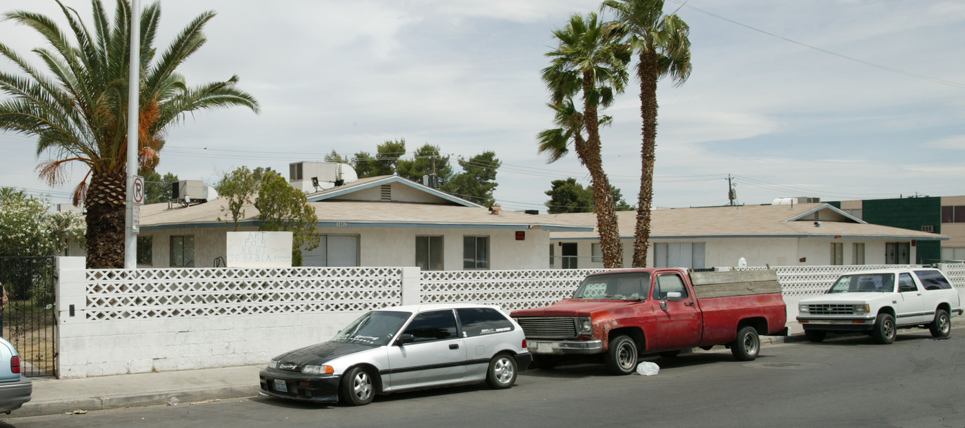 3802 Palos Verdes St in Las Vegas, NV - Foto de edificio