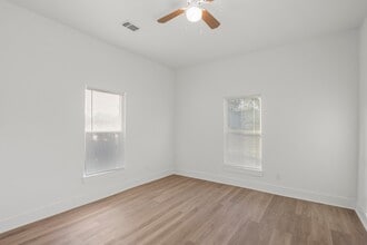 2406 Gorman Ave in Waco, TX - Building Photo - Building Photo