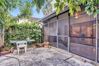 2701 N 34th Ave in Hollywood, FL - Building Photo - Building Photo