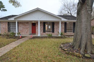 12711 Westleigh Dr in Houston, TX - Building Photo