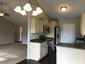 732 Radiant Dr in Jacksonville, NC - Building Photo - Building Photo