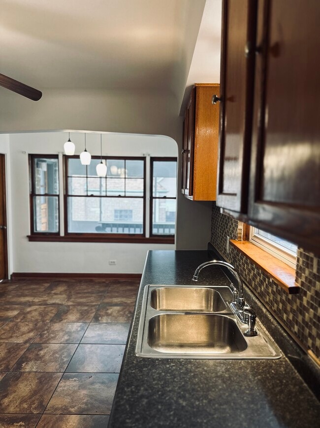 4918 W Altgeld St in Chicago, IL - Building Photo - Building Photo