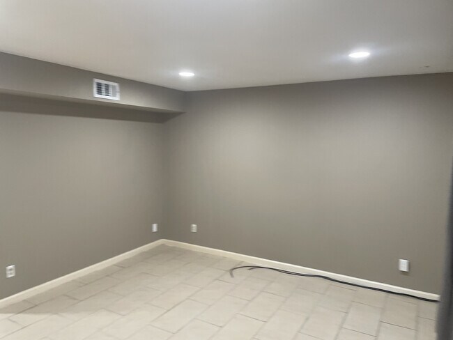 7654 Bellerive Dr in Houston, TX - Foto de edificio - Building Photo