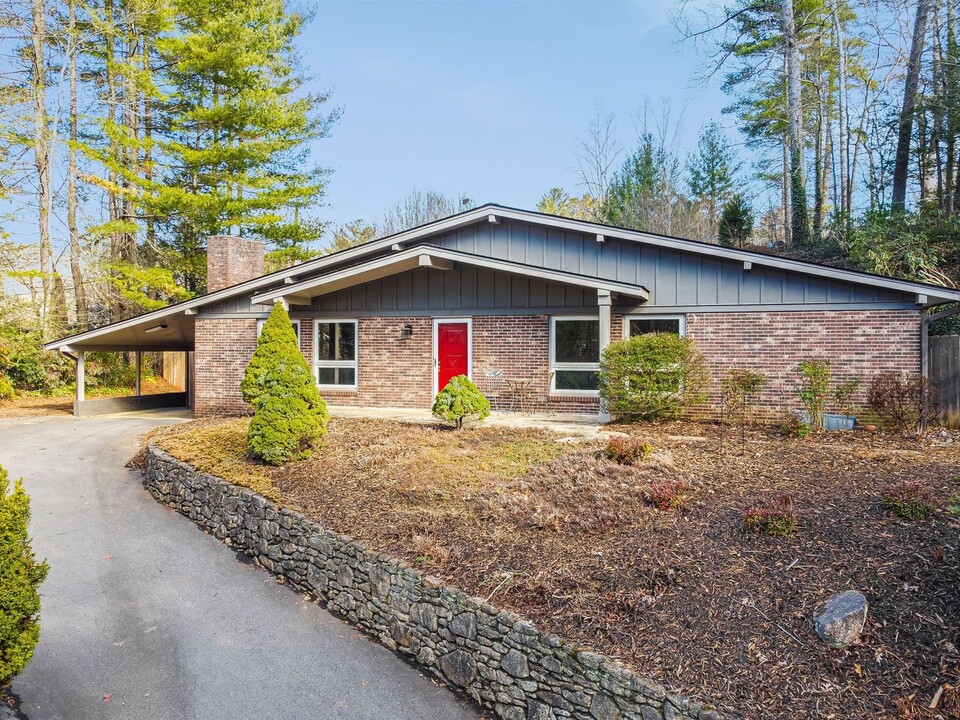 18 Fern Glade Rd in Asheville, NC - Building Photo