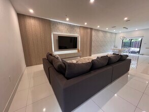 10431 NW 82nd St, Unit 1 in Doral, FL - Building Photo - Building Photo