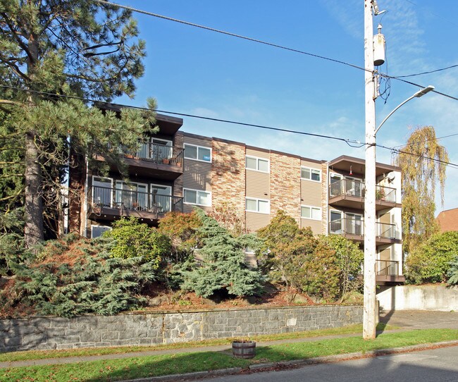 Whitman Apartments in Seattle, WA - Building Photo - Building Photo