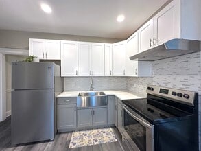 152 Grand St, Unit 2 in Newburgh, NY - Building Photo - Building Photo