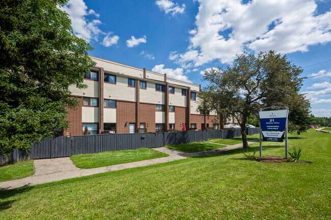 75 Old Chicopee Dr in Kitchener, ON - Building Photo - Building Photo