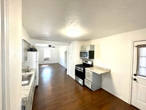 110 Burke Ave in San Antonio, TX - Building Photo - Building Photo