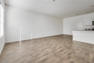 7463 Mountain Ledge St in Las Vegas, NV - Building Photo - Building Photo