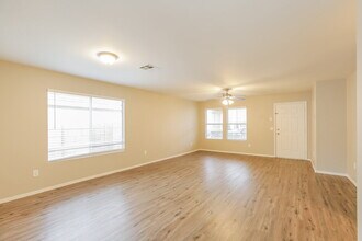 7238 S 40th Ln in Phoenix, AZ - Foto de edificio - Building Photo