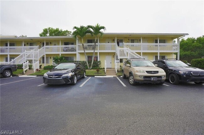 4635 Bayshore Dr in Naples, FL - Building Photo - Building Photo