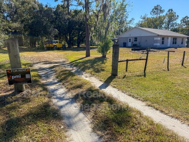 13670 Highland Rd in Wimauma, FL - Foto de edificio - Building Photo