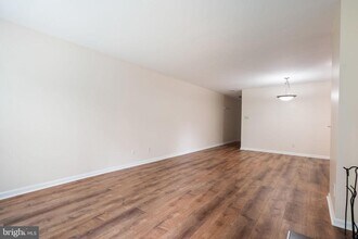 10300 Appalachian Cir in Oakton, VA - Building Photo - Building Photo