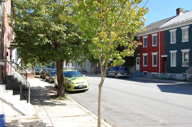 153 E Louther St in Carlisle, PA - Building Photo - Building Photo