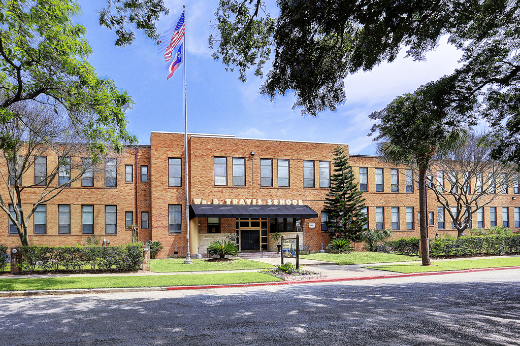 William B Travis Apartments in Galveston, TX - Foto de edificio