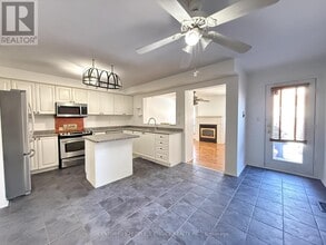 3389 Wild Cherry Ln in Mississauga, ON - Building Photo - Building Photo