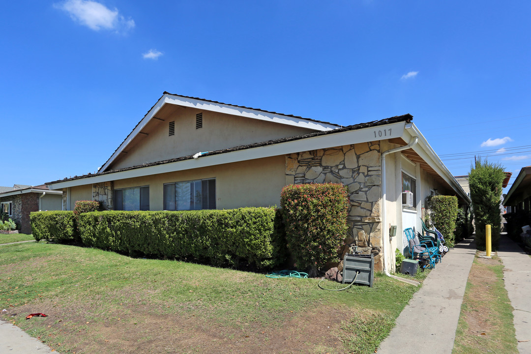 1017 N Shattuck Pl in Orange, CA - Building Photo